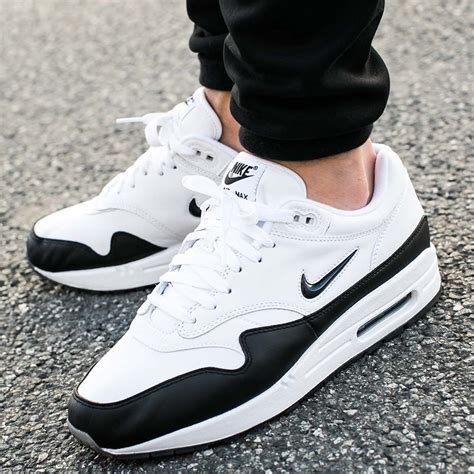 nike air max 1 sale zwart|Nike Air Max 1 white black.